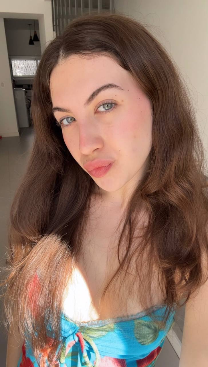 Nude girl Amber in Sharjah