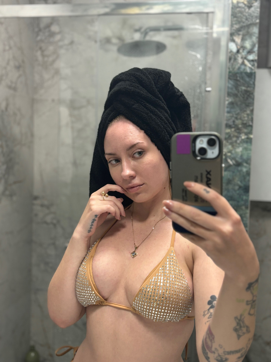 Nude girl KateV in Sharjah