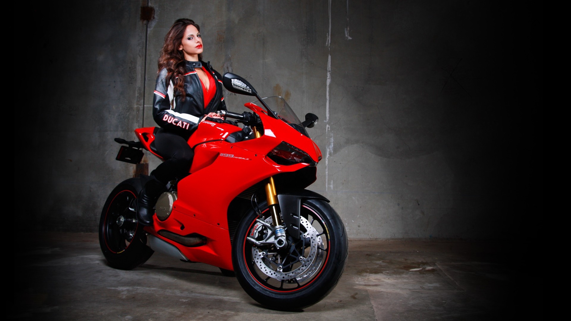 Beautiful girls and motorcycles in Sharjah