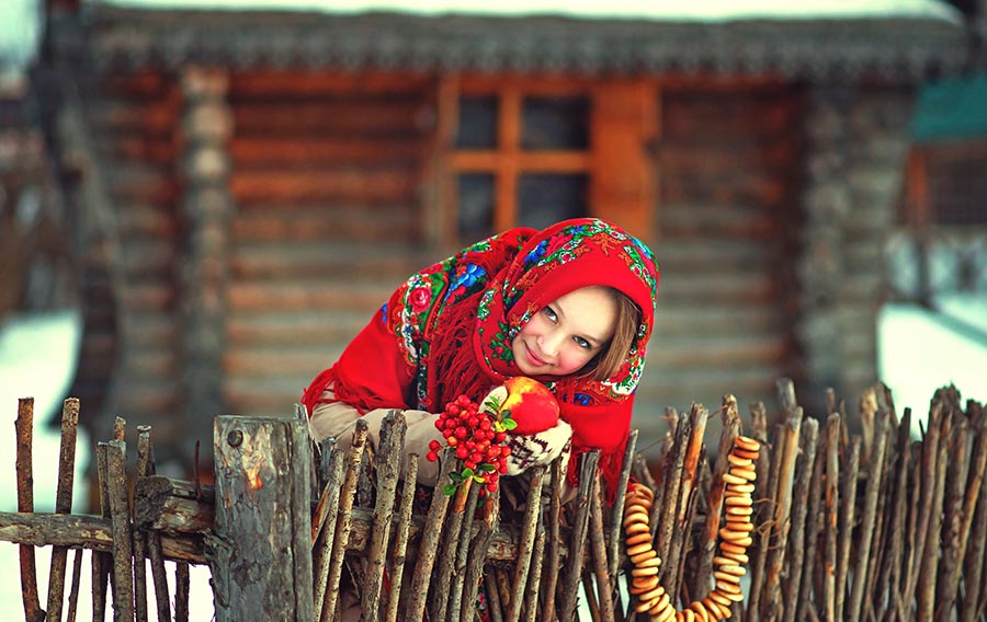 Sexy girl Women in Slavic costumes in Sharjah