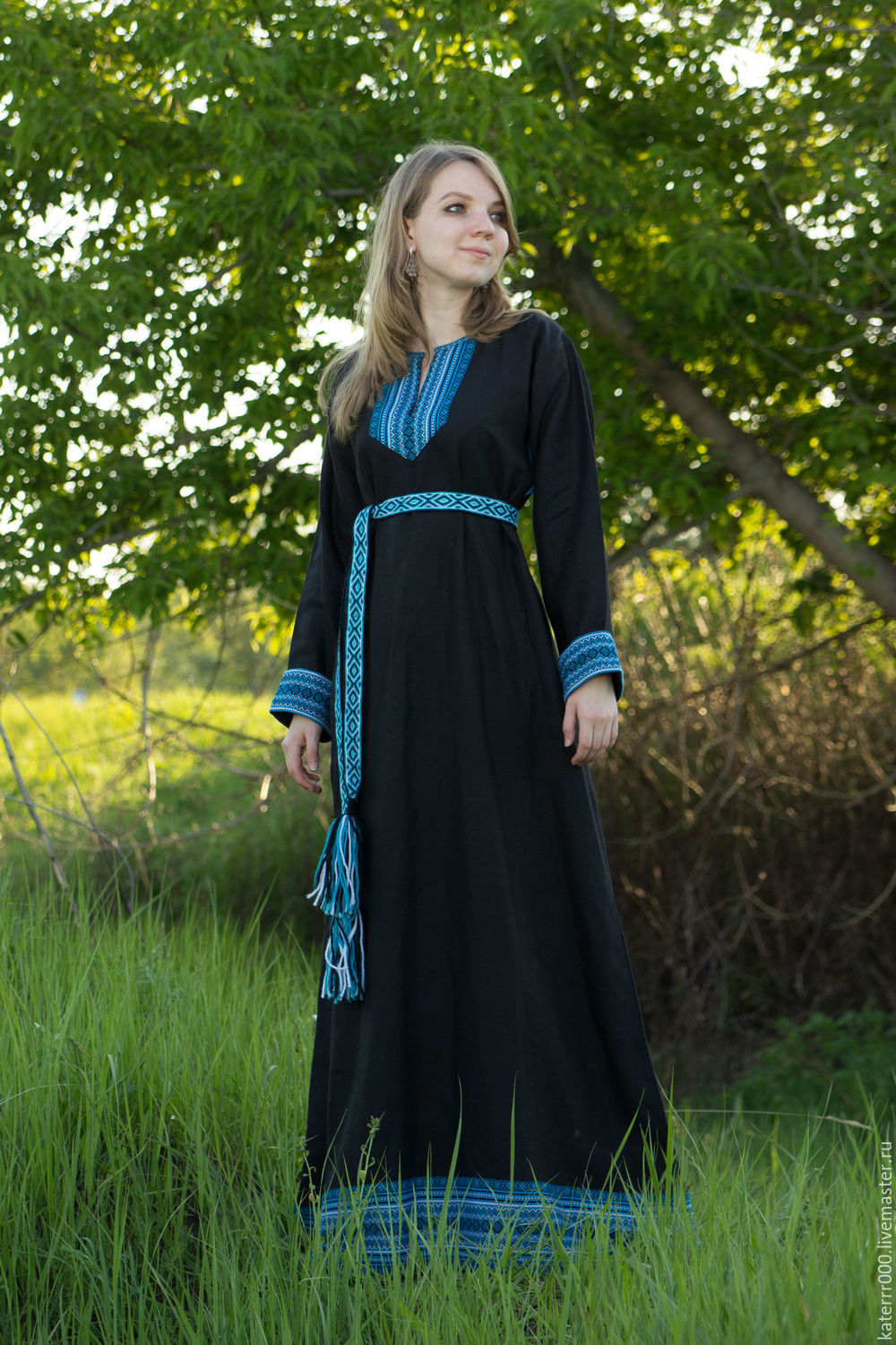 Women in Slavic costumes in Sharjah