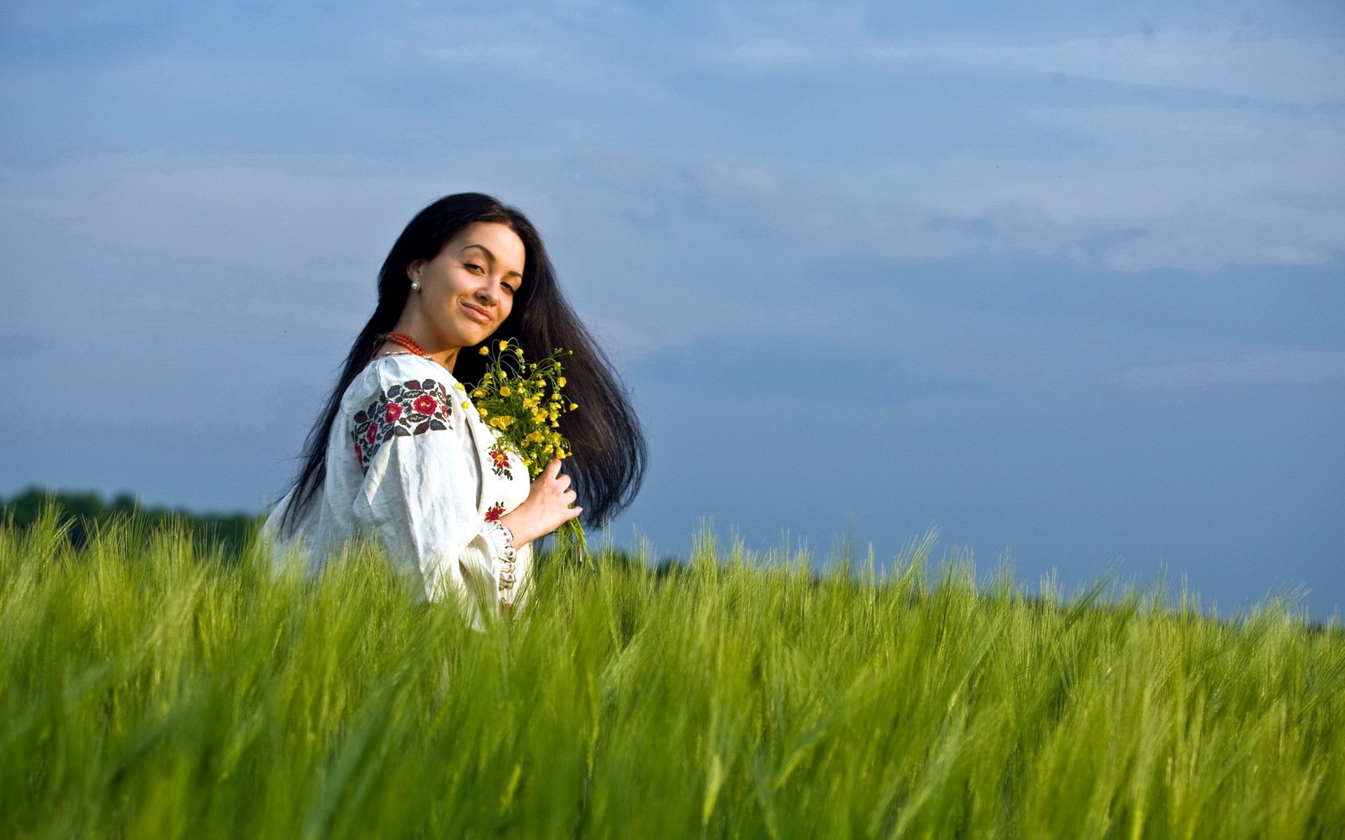 Girls in Slavic costumes in Sharjah