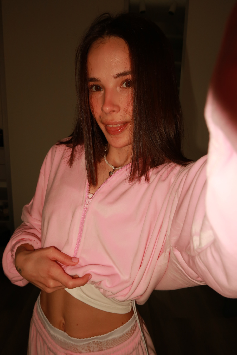 Tina brings the glow — live moments in Sharjah