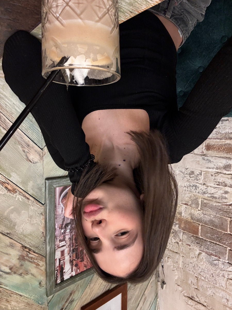 Fresh photos, fresh mood — Tina online in Sharjah